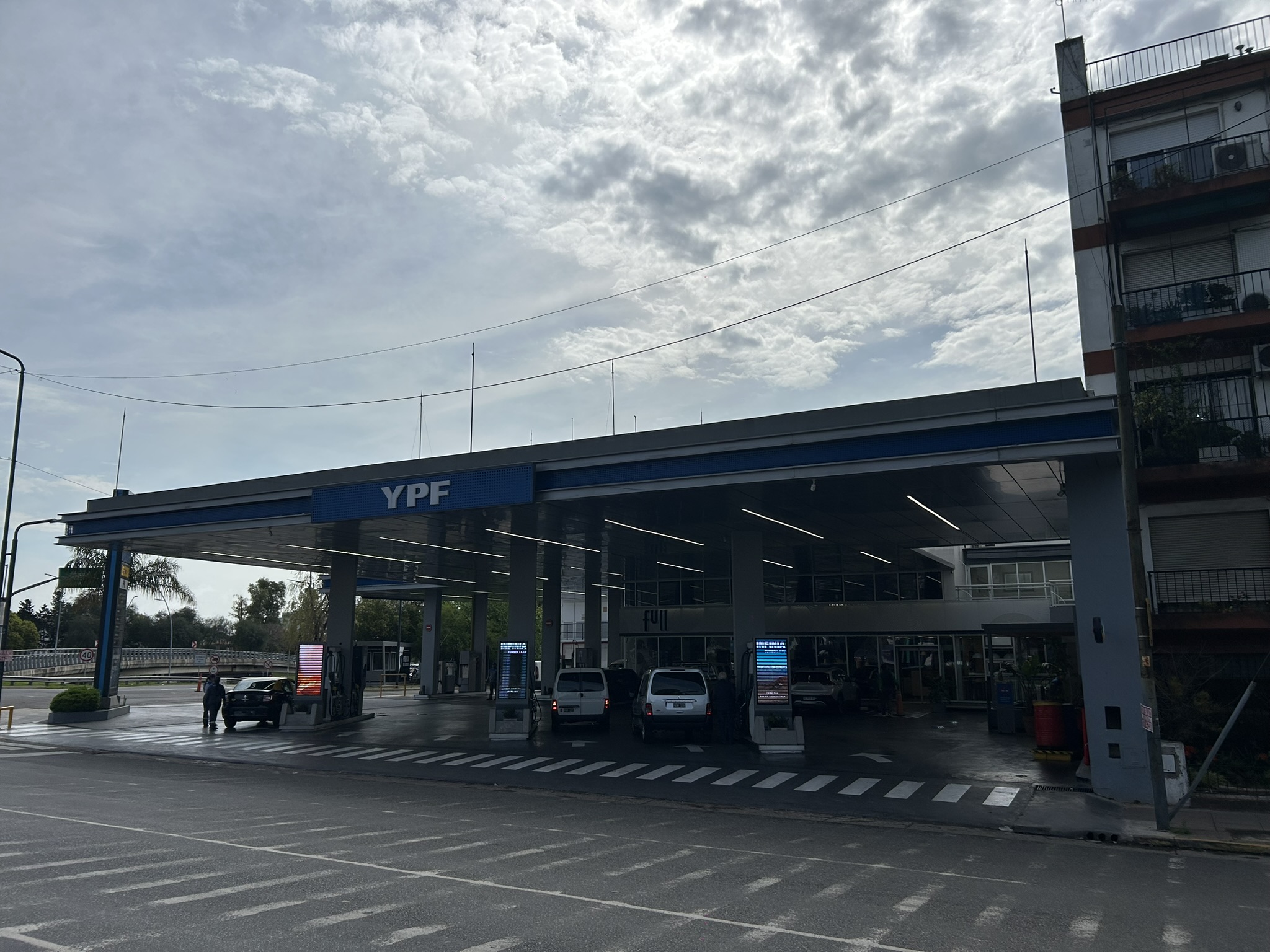 Vista 2 Estación de Servicio YPF